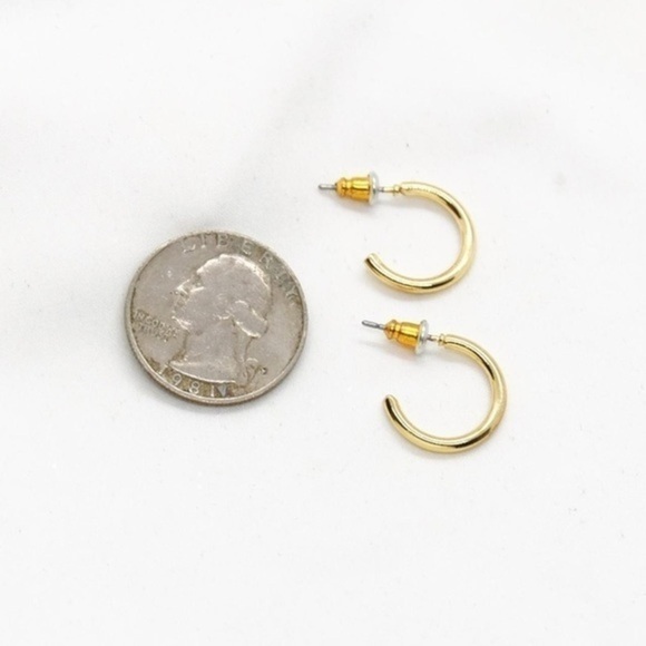 Caitlyn Gold Hoop earrings - Picture 2 of 3